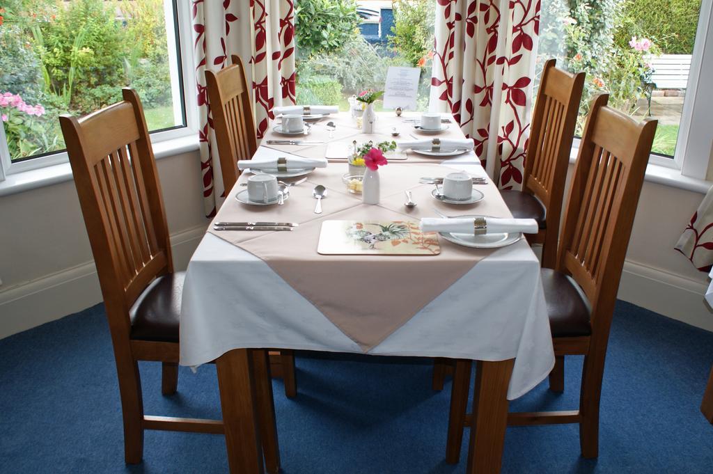 Cleave Court Guest House Llandudno Extérieur photo
