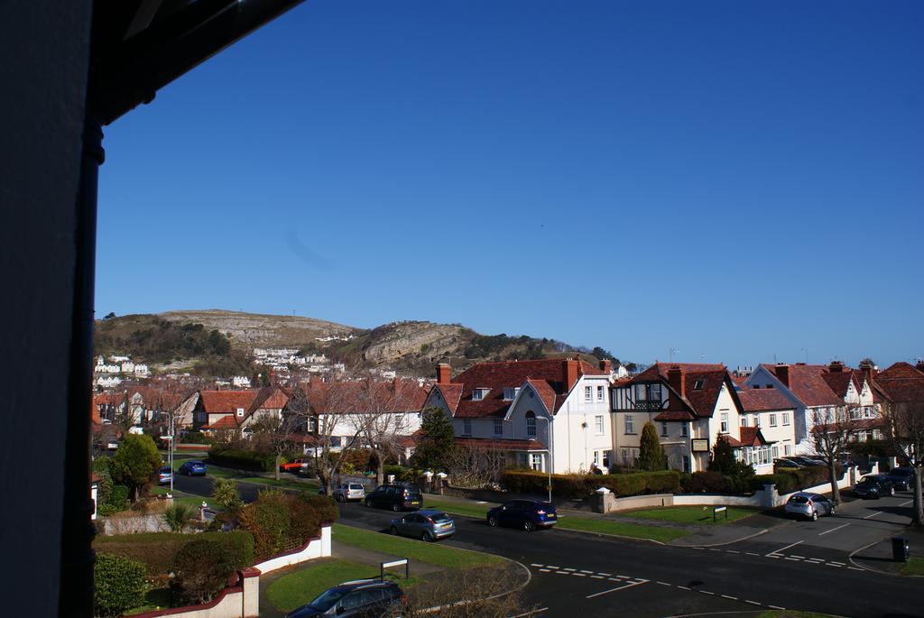 Cleave Court Guest House Llandudno Extérieur photo