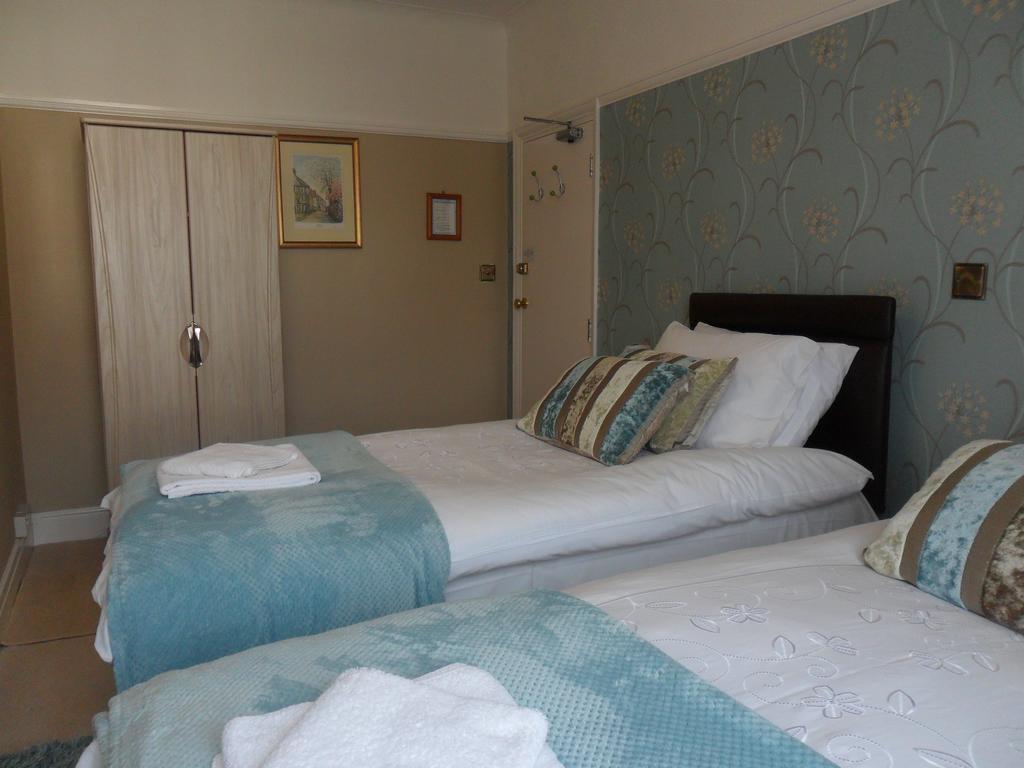 Cleave Court Guest House Llandudno Extérieur photo