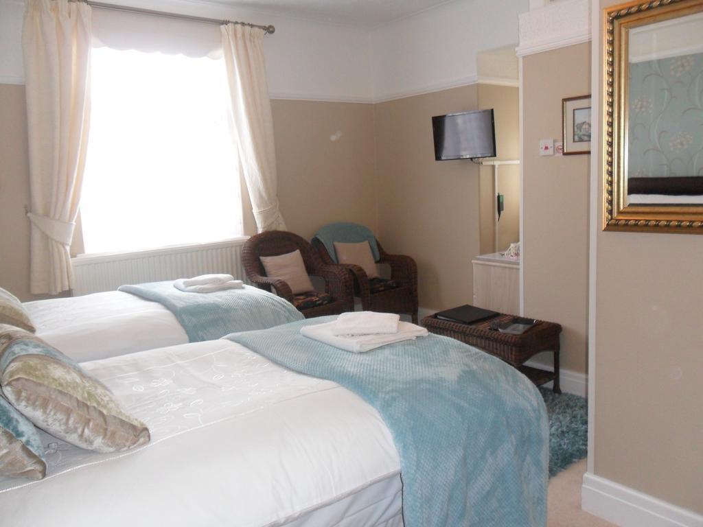 Cleave Court Guest House Llandudno Extérieur photo