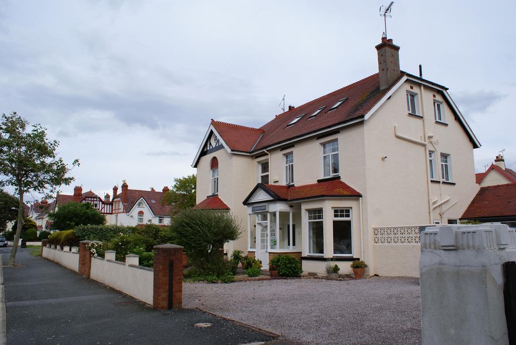 Cleave Court Guest House Llandudno Extérieur photo
