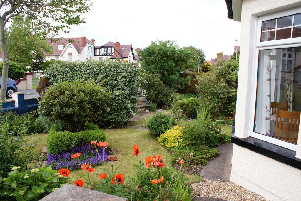 Cleave Court Guest House Llandudno Extérieur photo