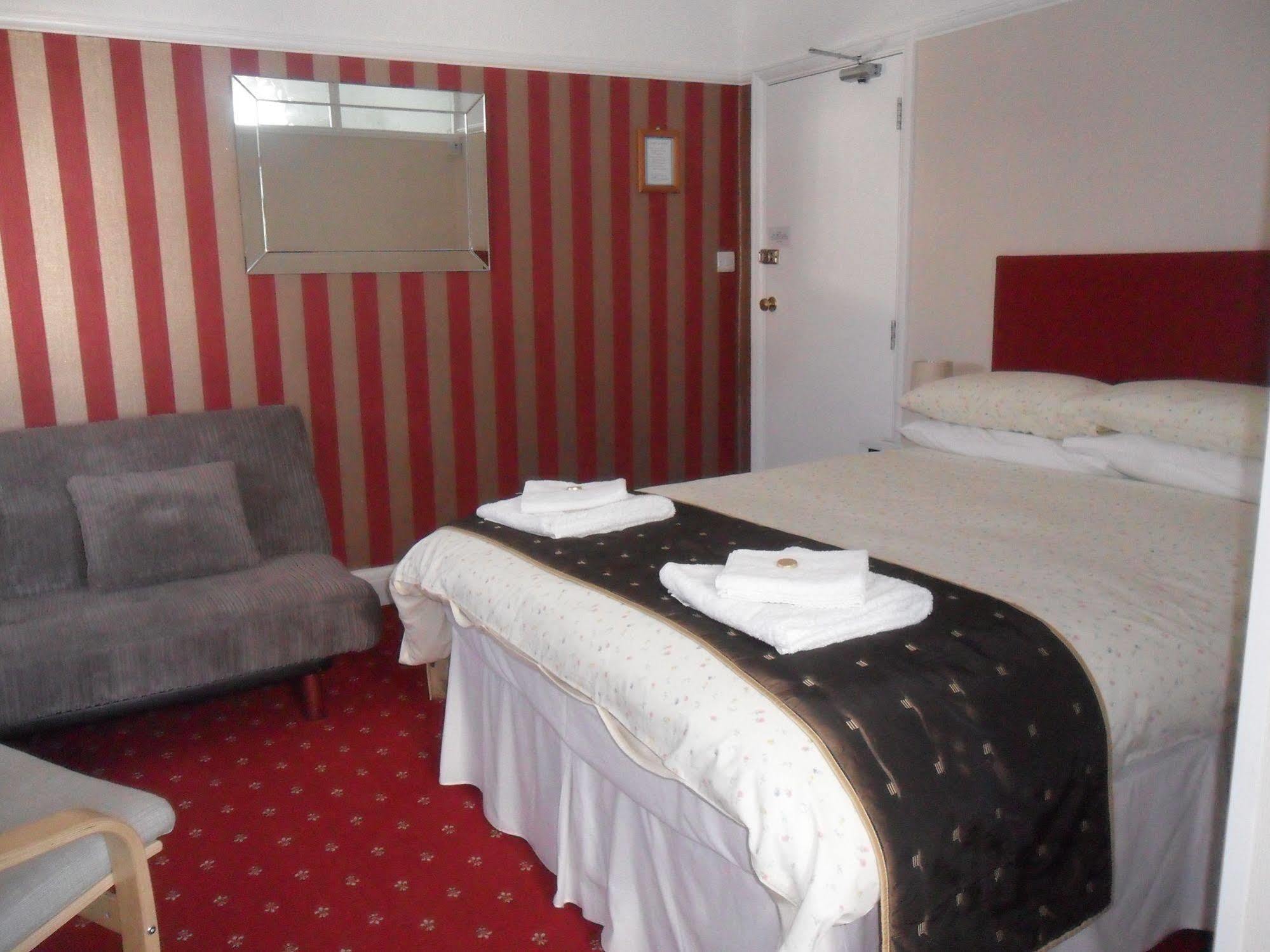 Cleave Court Guest House Llandudno Extérieur photo